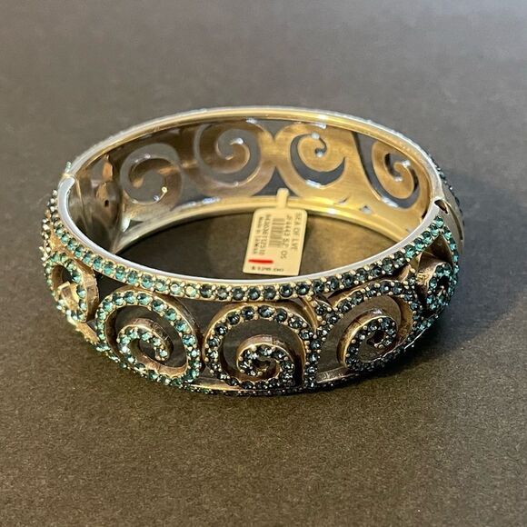 Brighton Sea of Love Crystal Hinged Bangle Bracelet NWT - Picture 2 of 9
